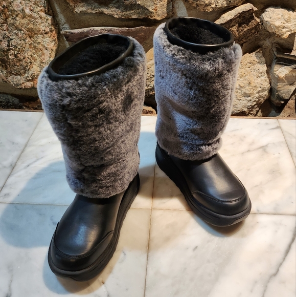 UGG Thinsulate Winter Boots - Picture 2 of 14